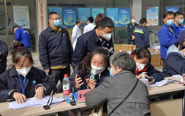 678体育官网下载“世界水日”北京市自来水集团进社区推广智能远传水表(图1)